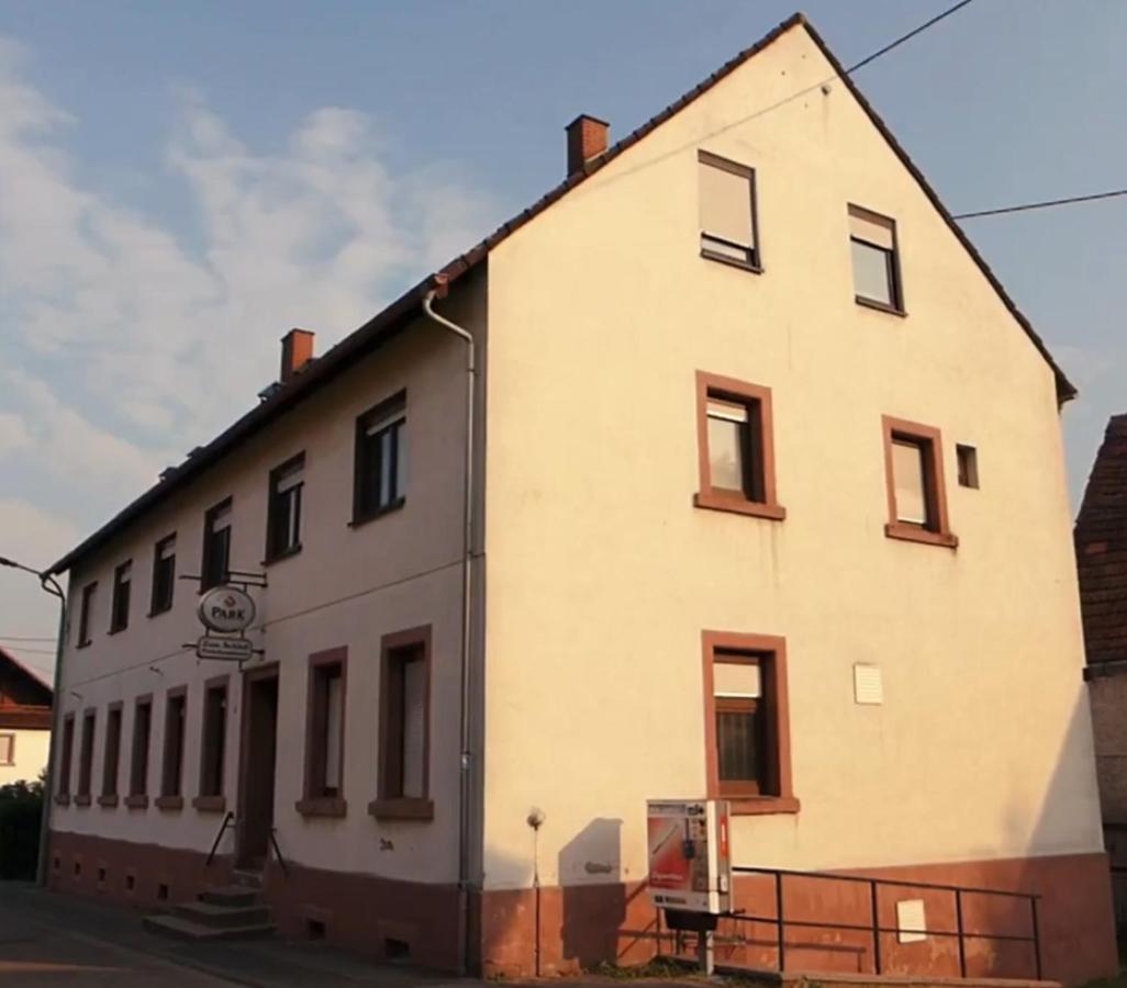 Gasthaus Zum Schloss Lemberg Luaran gambar